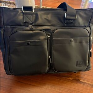 Black IHKWIP cargo tote

Measures 15"L x 5"W x 11.5"H with a 28" to 56" strap;